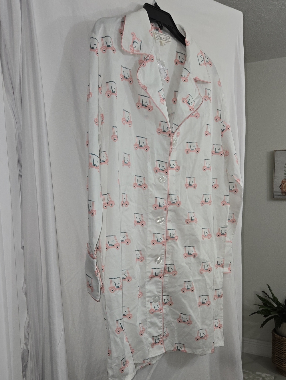 Toss Design White Pink Golf Cart Print Pajama Shirt
